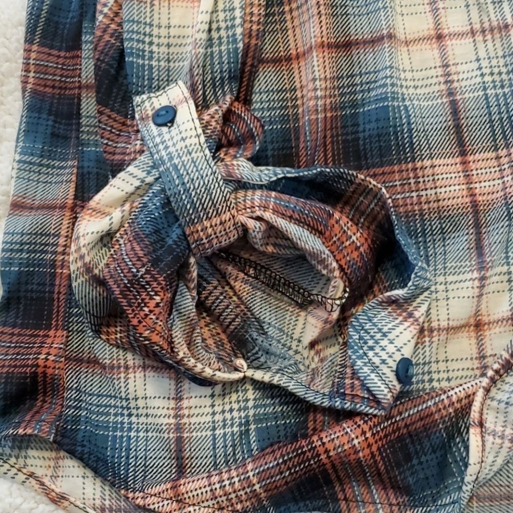 Eden & Olivia woman plaid button down top - Picture 9 of 11